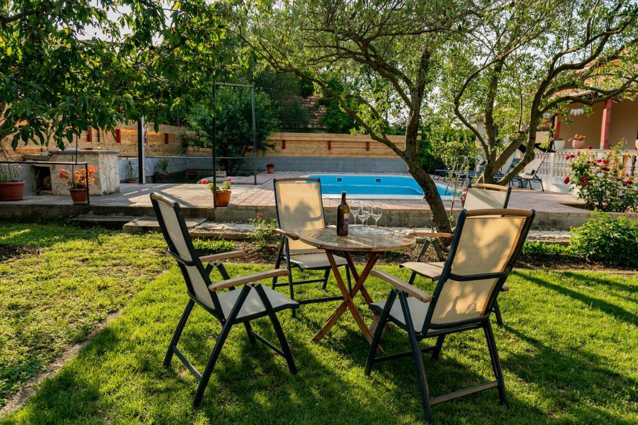 Vacation Home Duilo Donji Zemunik Exteriör bild